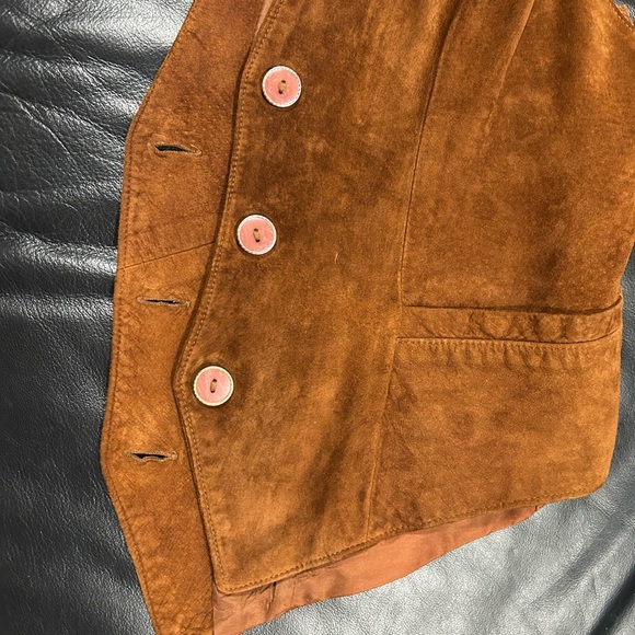 Danier Suede Leather Vest, three buttons front with two pocket, size M. - Picture 8 of 8